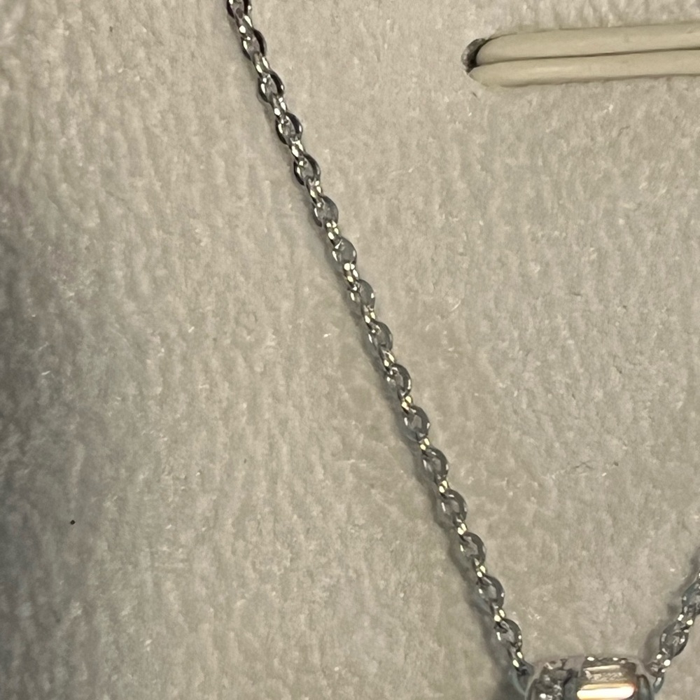 Elegant Silver Cross Pendant Necklace - Picture 7 of 10